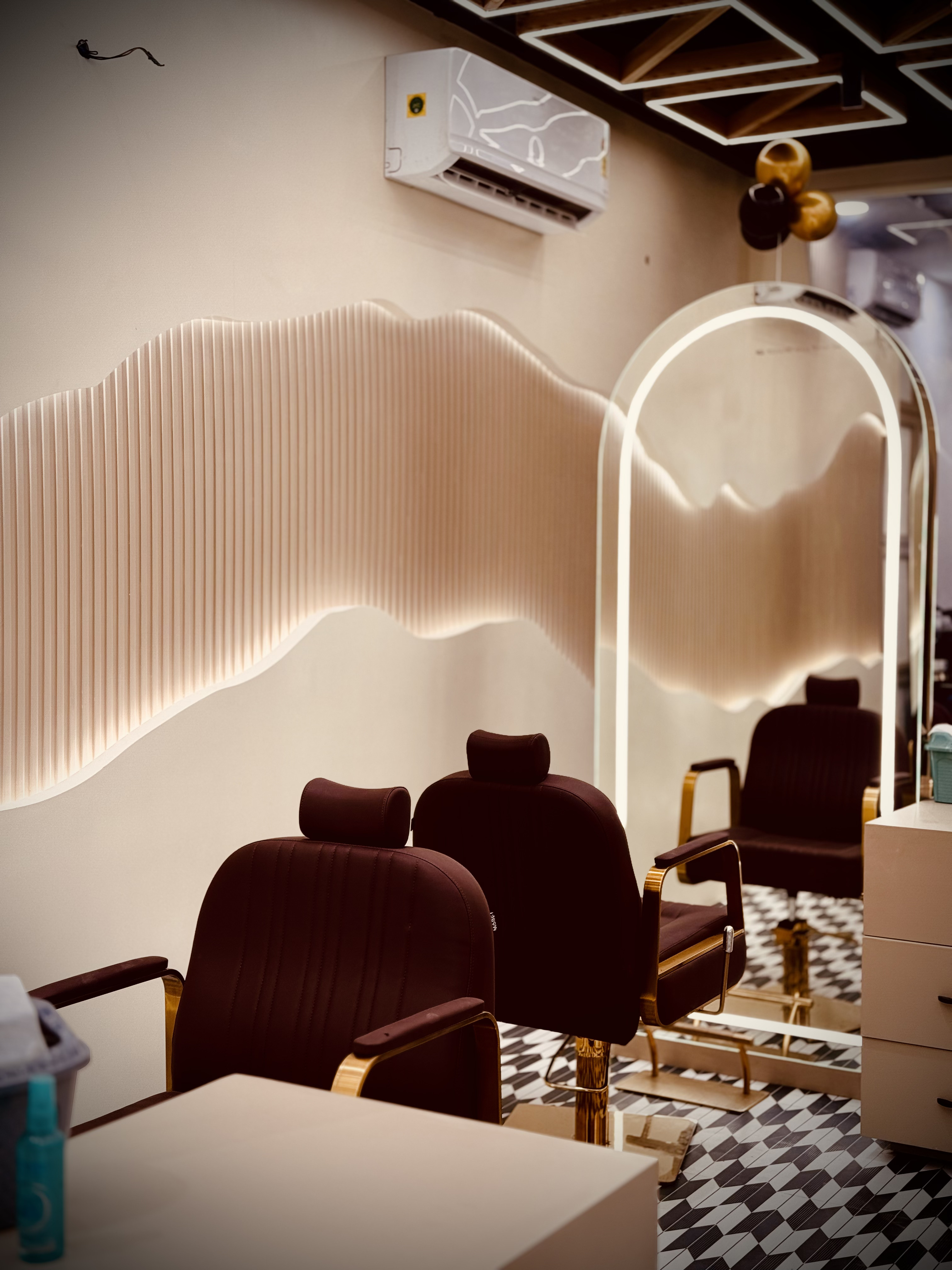 Luxury salon ambience in Rayya